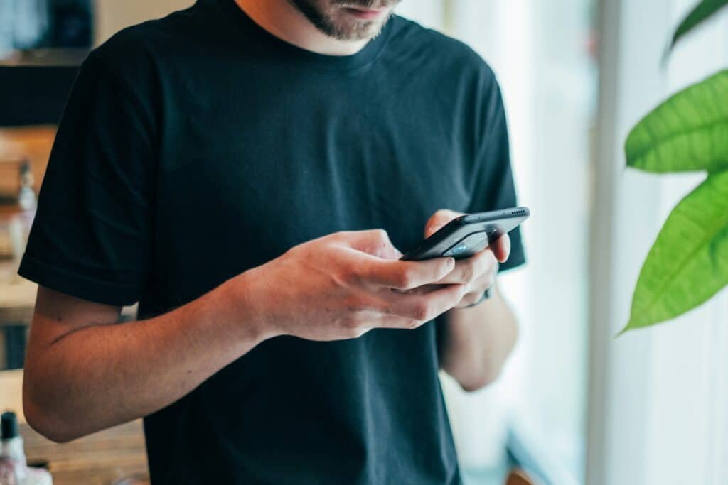 Dicas de Design para Sites Mobile: Melhorando a Experiência em Android 4 jonas leupe 8pCtwj37VB4 unsplash