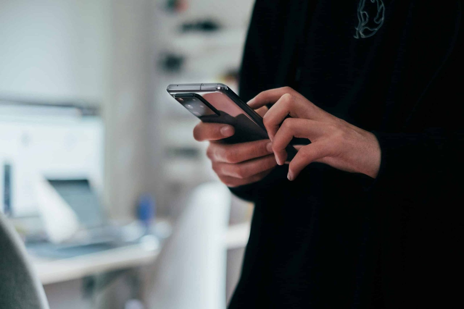 Dicas de Design para Sites Mobile: Melhorando a Experiência em Android 2 jonas leupe wK elt11pF0 unsplash scaled
