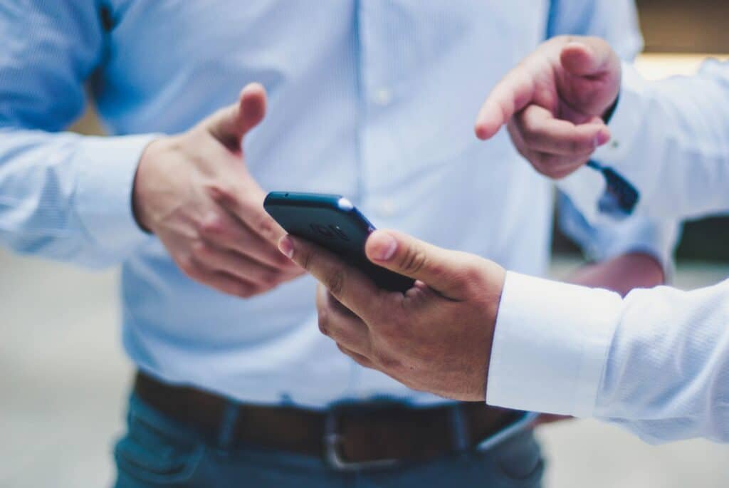 Dicas de Design para Sites Mobile: Melhorando a Experiência em Android 3 luis villasmil 4V8uMZx8FYA unsplash
